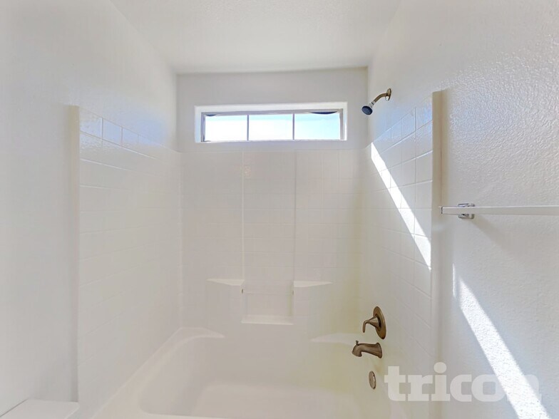 Building Photo - 2810 S 65th Ave