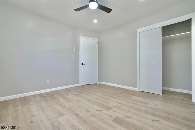 Building Photo - 467 Hobson Ave