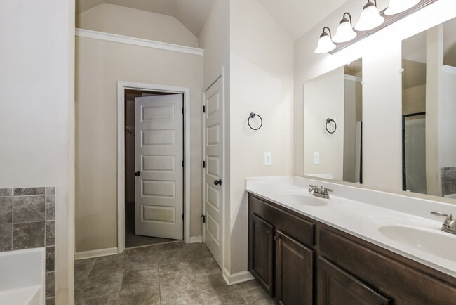 Building Photo - 576 Camano Way