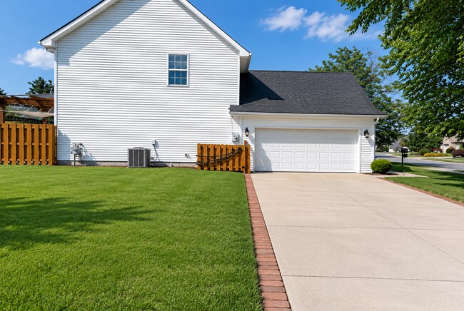 Building Photo - Beautifully Renovated 3 Bed / 2.5 Bath Home on Quiet Cul-de-Sac