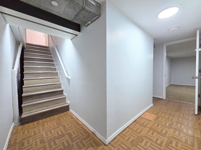 Building Photo - 29 E Lake Shore Dr