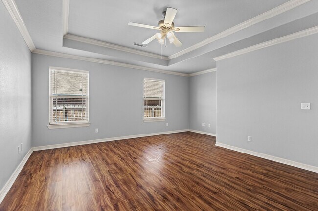 Building Photo - Come home to this gorgeous, light-filled home with an enormous and beautiful backyard!