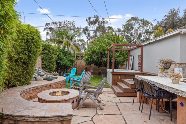 Building Photo - Beautiful Summer Home | Gorgoeus Yard | 3-...