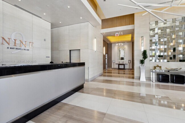 Building Photo - 999 SW 1st Ave