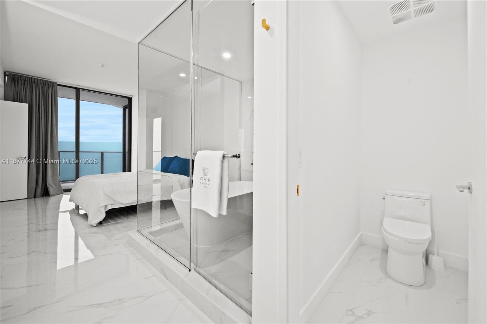 Building Photo - 700 NE 24th St