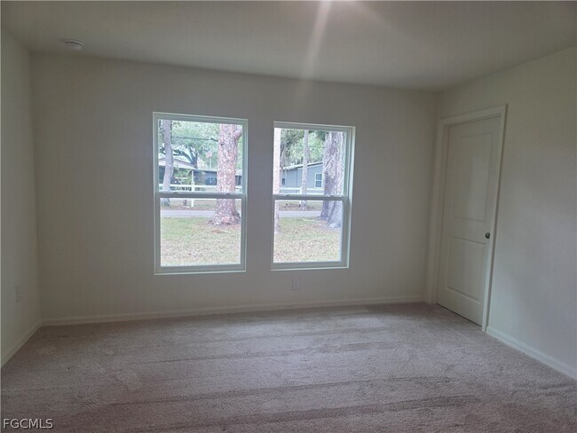 Building Photo - 878 Friendship Cir