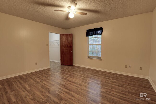 Building Photo - 12 Lancers Ln