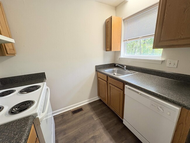 Building Photo - 2110 Golf Terrace Dr