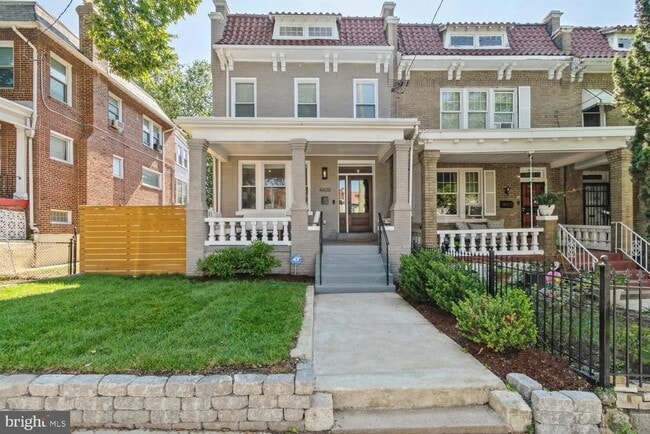 Primary Photo - 4405 New Hampshire Ave NW