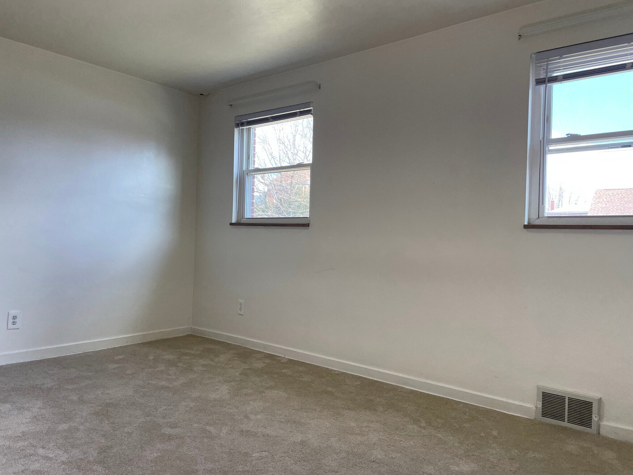 Building Photo - 206 Whipple St