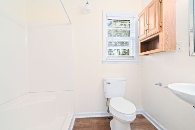 Building Photo - Cozy Living in Goose Creek!