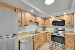 Building Photo - 7835 Lakeside Blvd