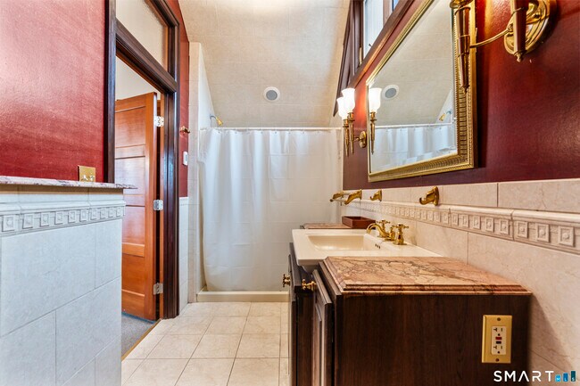 Building Photo - 105 Howe Ave