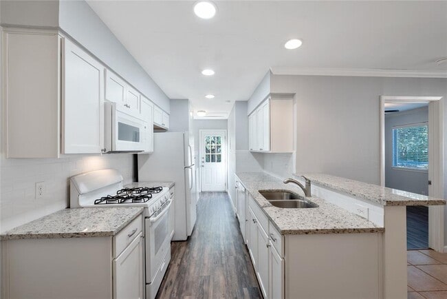 Building Photo - 800 Osage Dr