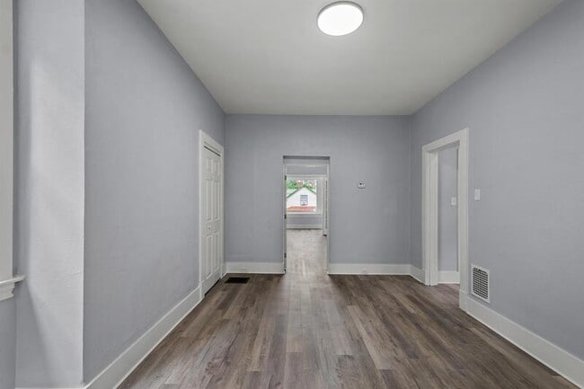 Building Photo - 138 Linnview Ave