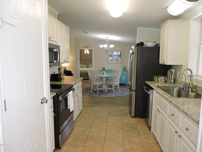 Building Photo - 830 Lychee Dr