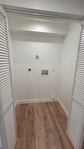 Building Photo - 805 W Glenoaks Blvd