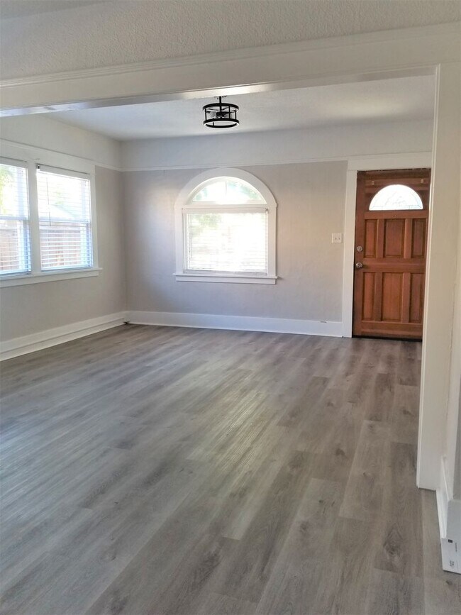 Building Photo - 401/403 Johnson