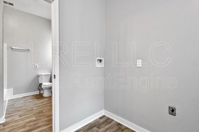 Building Photo - 2209 St Louis Ave