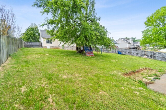 Building Photo - Lovely home in Peach Tree - Waiting for you to call home for the Holidays!