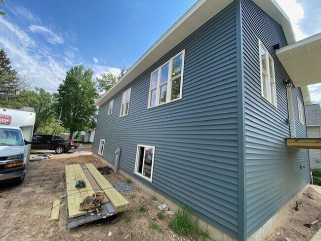 Building Photo - 1111 High St