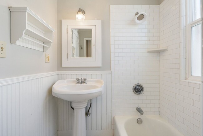 Building Photo - GATED OFF STREET PARKING - Top Floor Unit ...