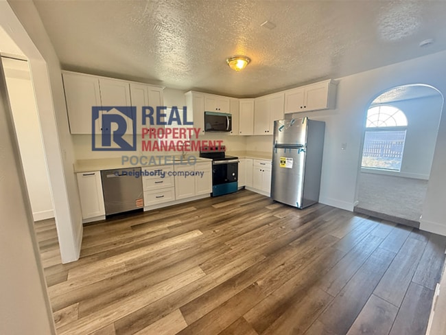 Building Photo - 3 Bed 2 Bath house - Dog friendly
