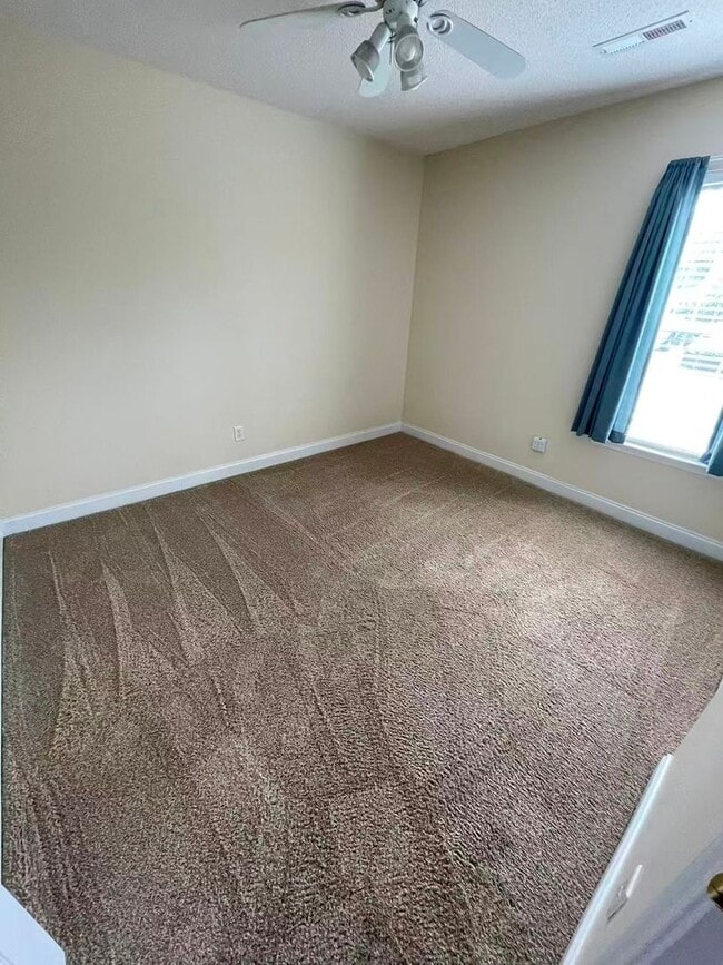 Building Photo - 10024 Birch Pl