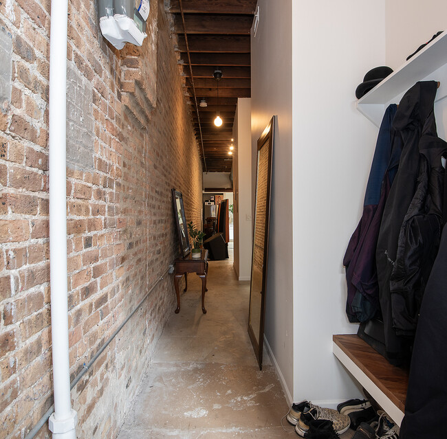 Building Photo - 2021 S Throop St