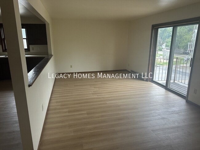 Building Photo - 1023 Lawe St