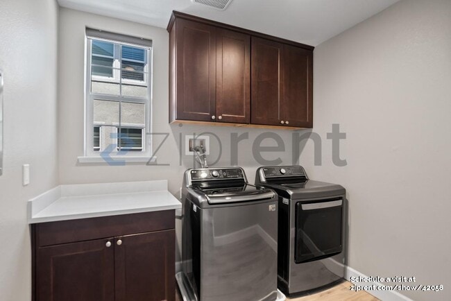 Building Photo - 4330 Trolan Ln