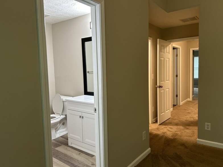 Building Photo - 2916 Vining Ridge Ter