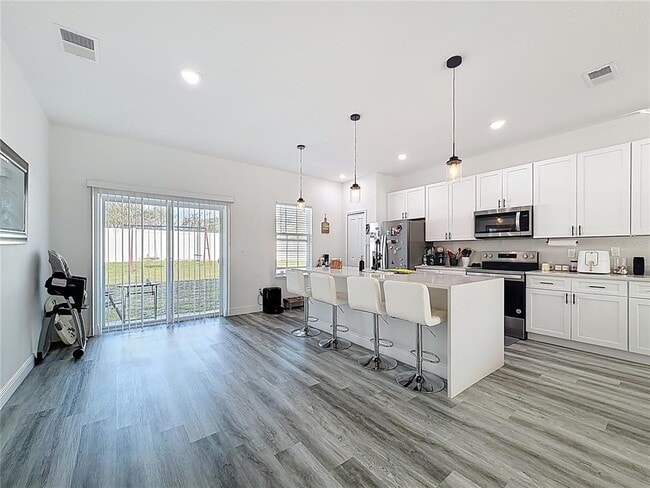 Building Photo - 16950 SW 42 Ave