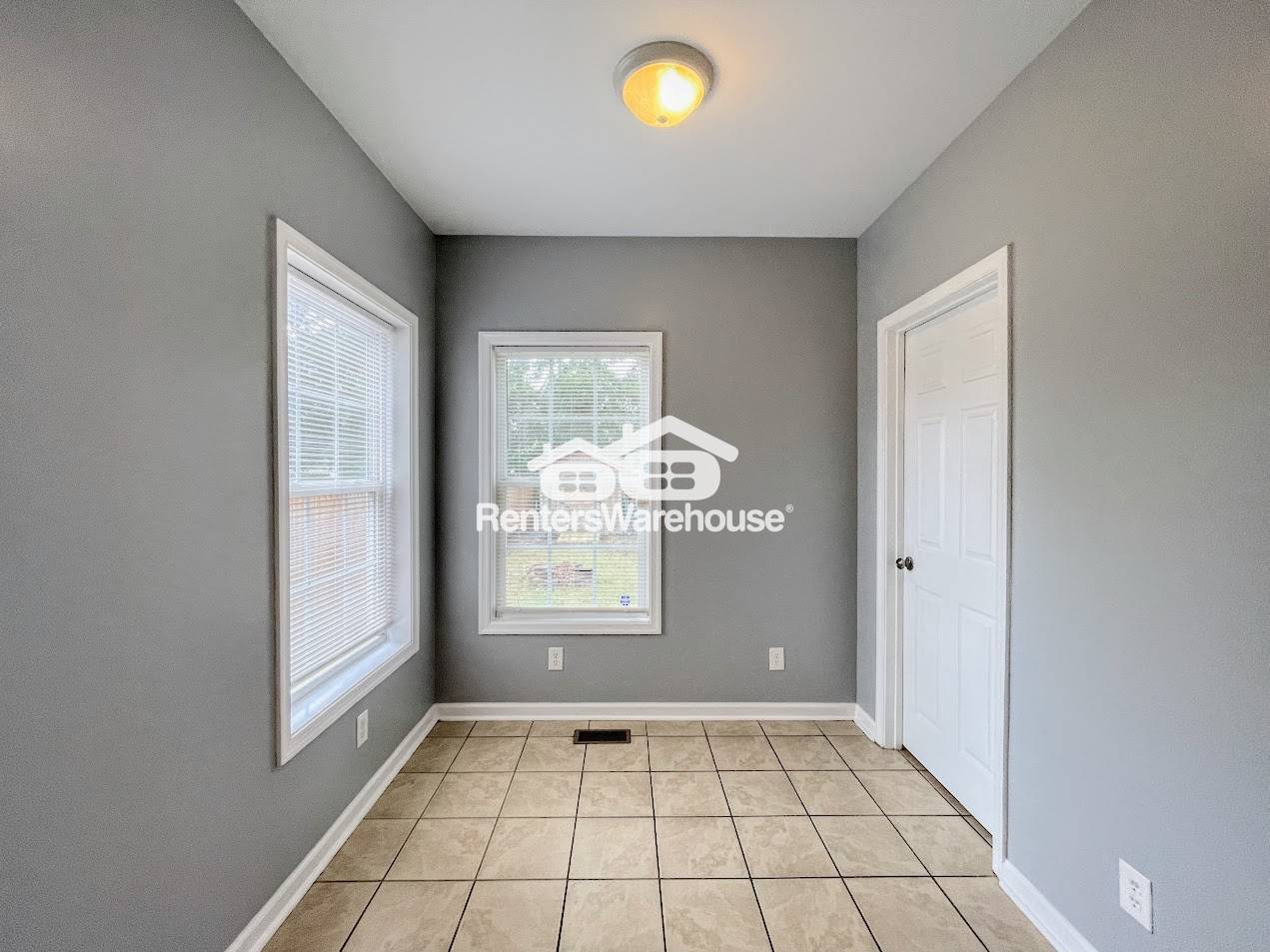 Building Photo - 227 Woodview Ave