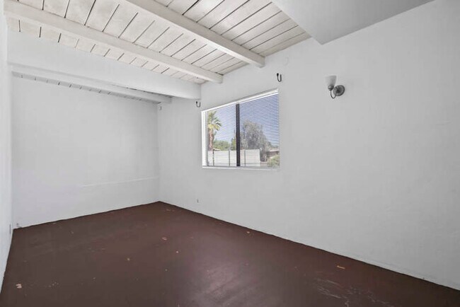 Building Photo - 3120 N Romero Rd