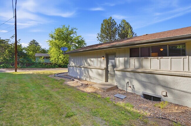 Building Photo - $2,695.95, 3-Bed, 2-Bath, Ranch House in Littleton with Great Fenced in Yard!