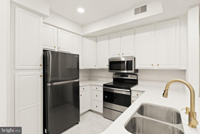 Building Photo - 1324 Garden Wall Cir