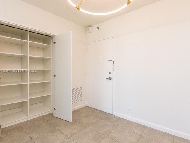 Building Photo - 1000 West Ave