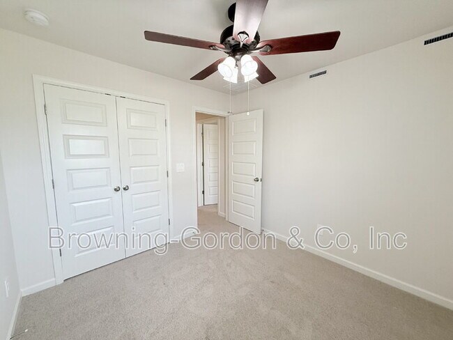 Building Photo - 5088 Dayflower Dr