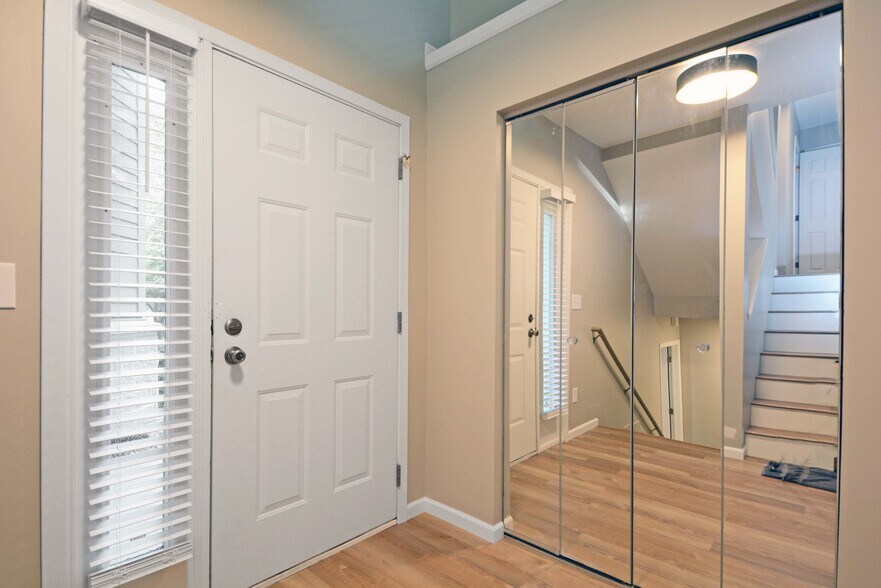 Front Entry - 2838 Kenwood Isles Dr
