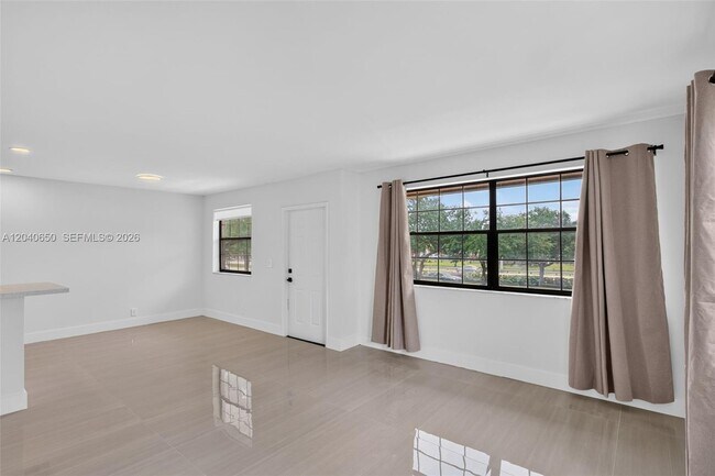 Building Photo - 2830 Coral Springs Dr