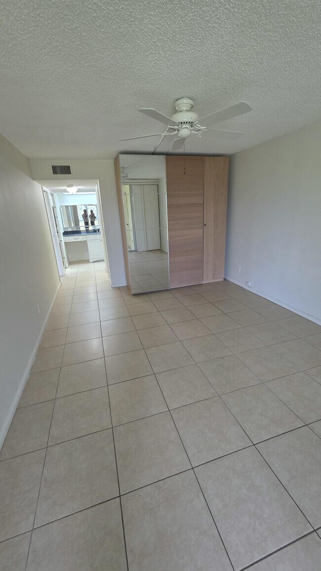 Building Photo - 23305 Barwood Ln N