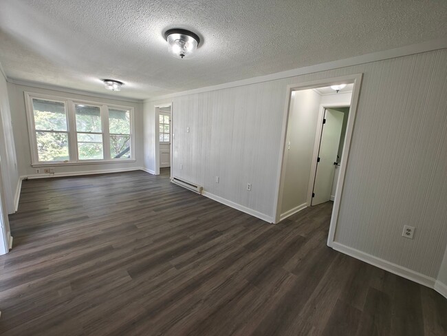 Building Photo - 360-4 Walnut
