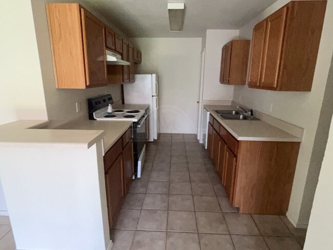 Building Photo - 2318 Wildewood Dr