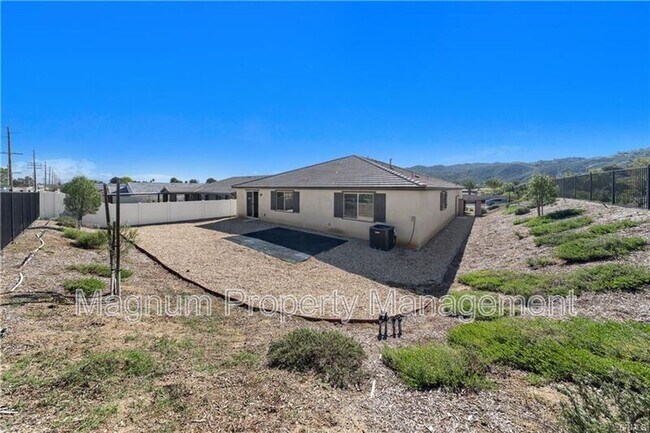 Building Photo - 2112 Saratoga Dr