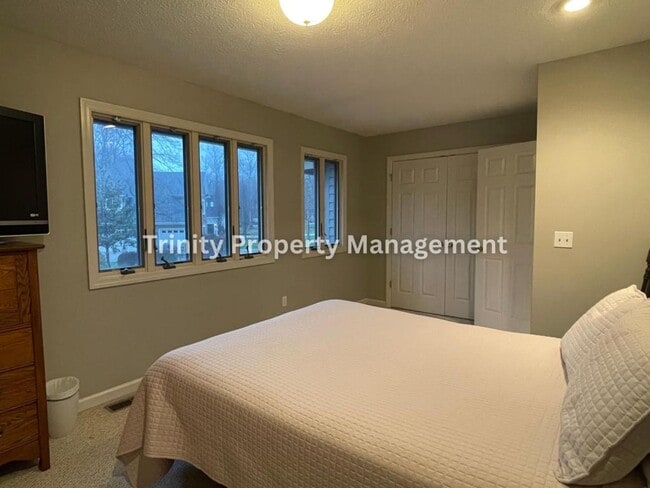 Building Photo - 206 Aaron Smith Dr