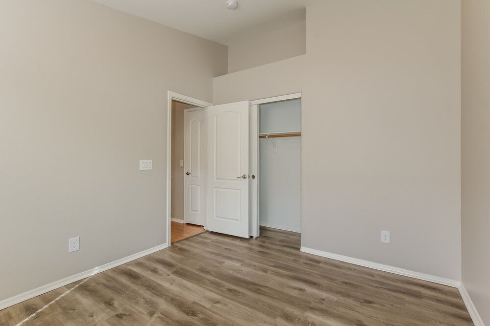 Building Photo - 15227 W Fillmore St