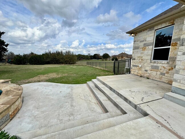 Building Photo - **APPLICATION RECEIVED** AVAILABLE NOW! One-of-a-Kind Luxury Estate | 5BD/3BA on 2 Acres in Liber...