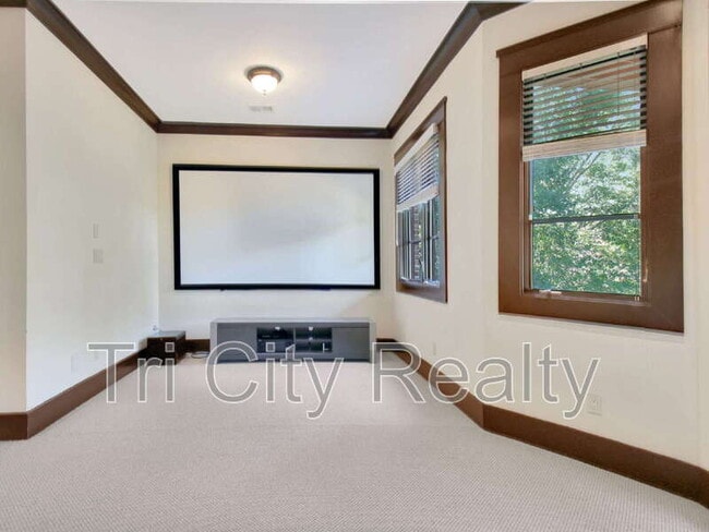 Building Photo - 250 Moss Creek Walk