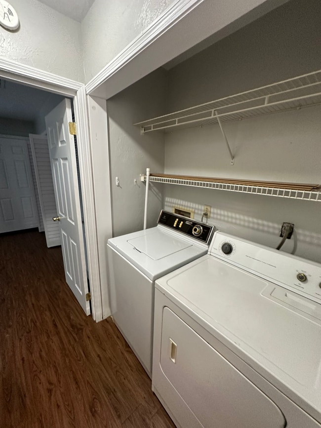 Building Photo - 218 White Dr